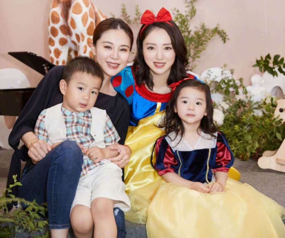 王菲|庆生发微博就是闺蜜？NO！这样的才是娱乐圈真姐妹