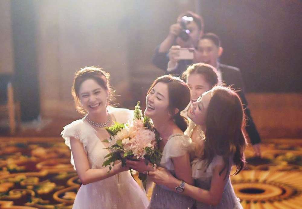 王菲|庆生发微博就是闺蜜？NO！这样的才是娱乐圈真姐妹