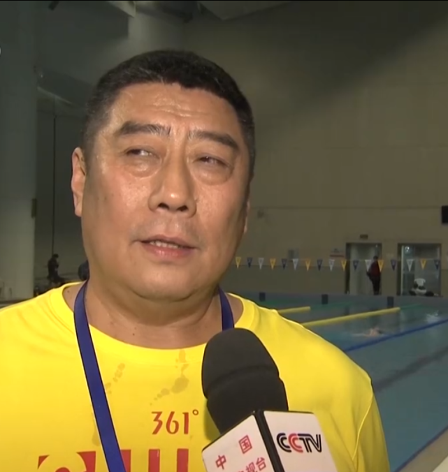 如果你以为不过是长了身子,没有什么了不起的话,她的教练韩冰岩也是