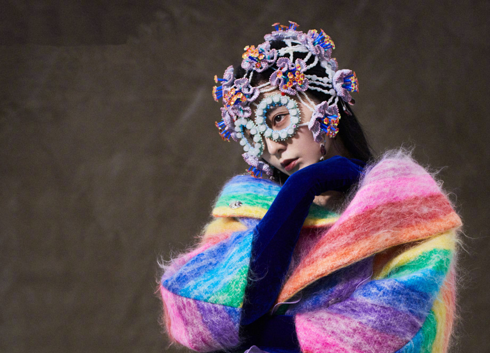 范冰冰|范冰冰凸肚再惹质疑，网传富豪男友送鸽子蛋钻戒，本人一一否认