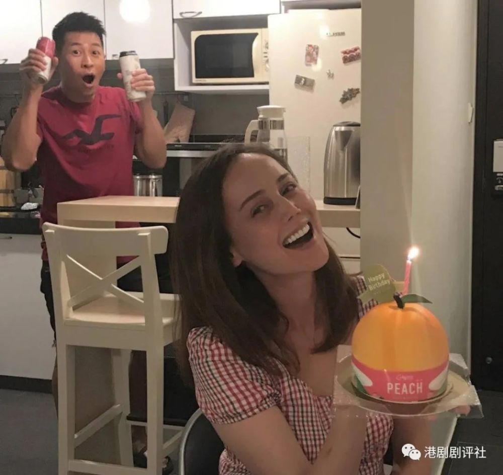 整容|祝福！前亚姐与前亚视小生由好友变情侣，曾样貌大变被网友误以为整容失败