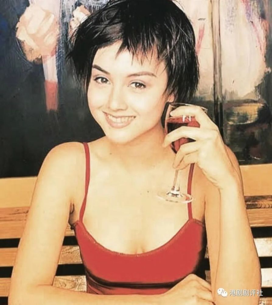 整容|祝福！前亚姐与前亚视小生由好友变情侣，曾样貌大变被网友误以为整容失败