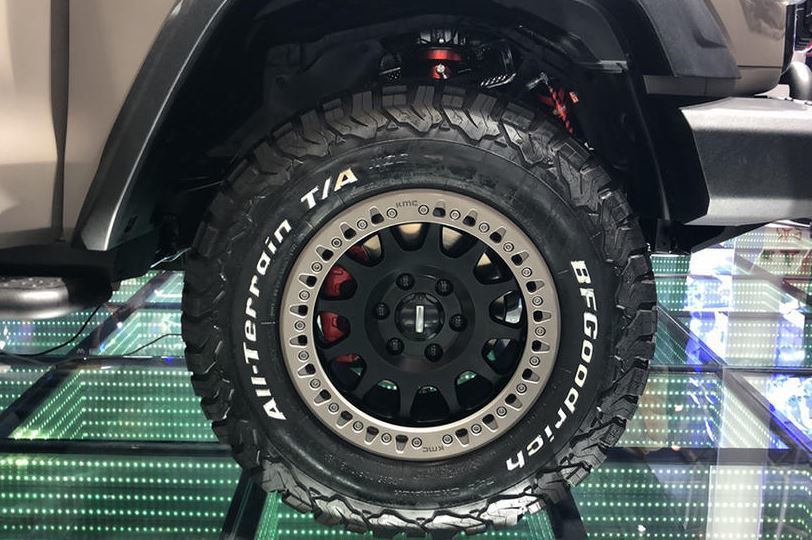 坦克300|坦克300北京车展亮相，车长超4米7，配2.0T动力，部分配置优于H9