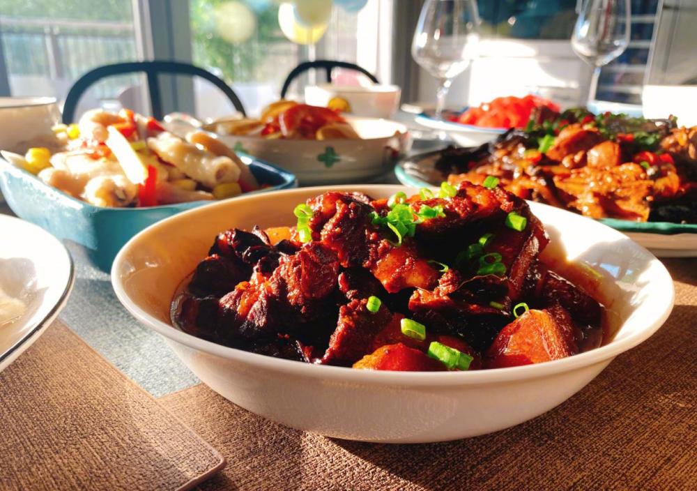 唐艺昕|唐艺昕产后复出首封大片，状态不输杨幂赵丽颖，张若昀功劳不小