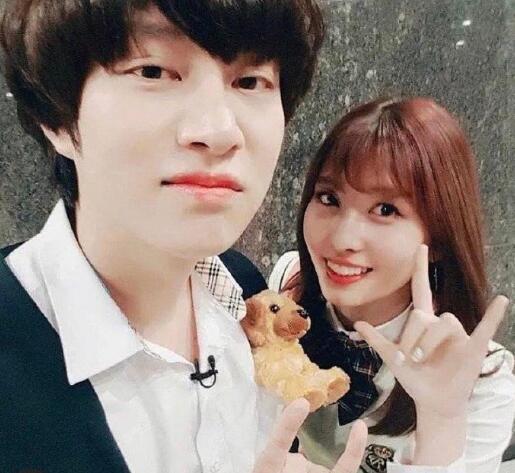 金希澈|继金希澈后又一位SJ成员脱单！金厉旭官宣恋情，曾玩猜拳被选中三年内结婚