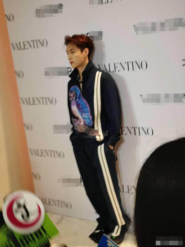 罗云熙|罗云熙片场暴露真实身高！穿拖鞋罕见脱离恨天高，和白鹿同一水平