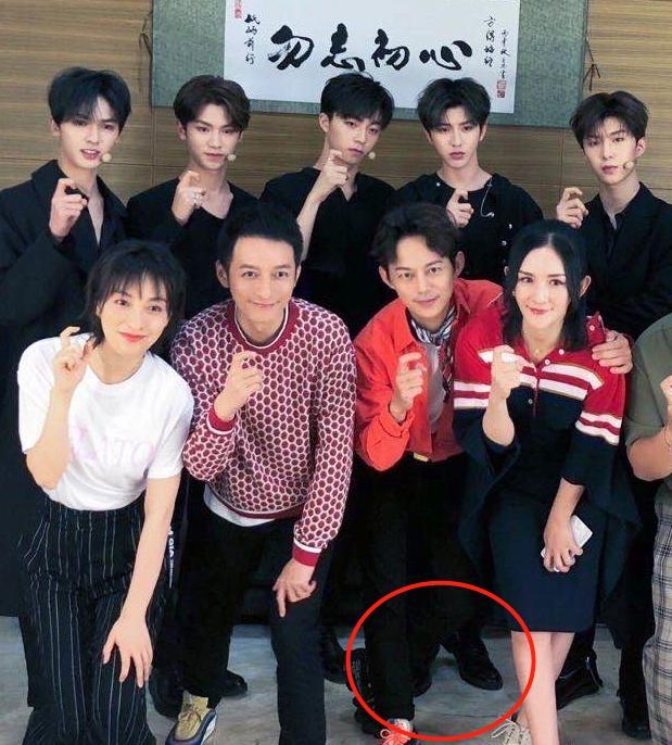 罗云熙|罗云熙片场暴露真实身高！穿拖鞋罕见脱离恨天高，和白鹿同一水平