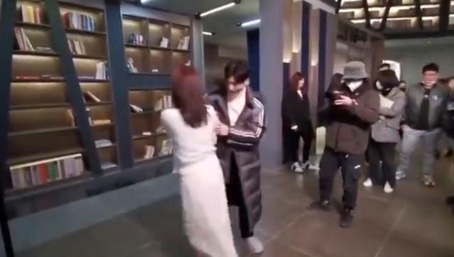 罗云熙|罗云熙片场暴露真实身高！穿拖鞋罕见脱离恨天高，和白鹿同一水平