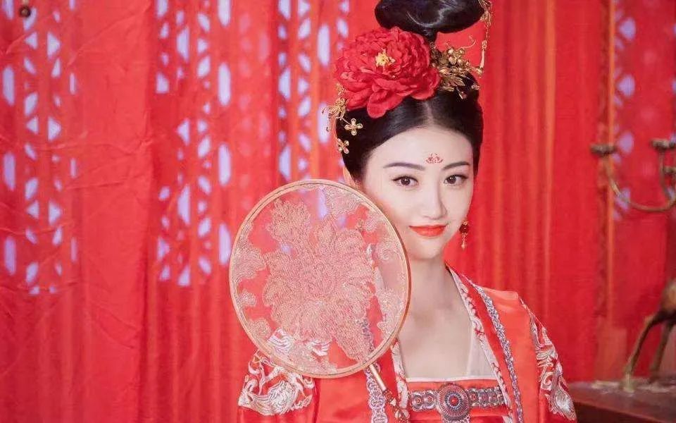 唐太宗李世民|景甜范冰冰惊艳一时的古装扮相，都不如她们十分之一…