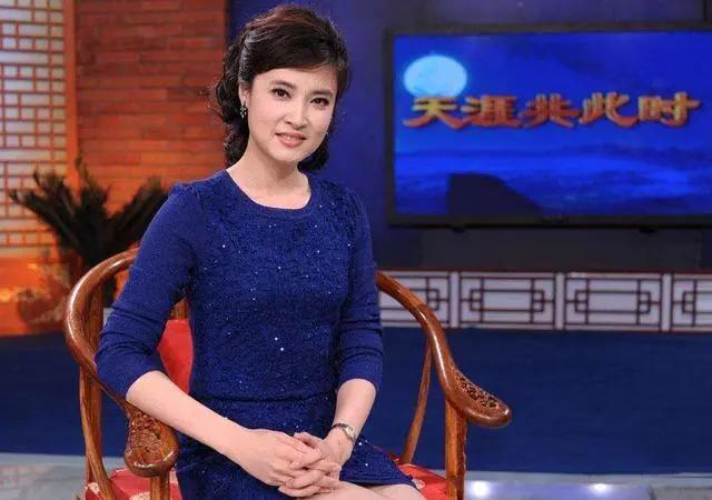 端庄秀丽的女主播桑晨：无心插柳进央视，与老搭档李红平分秋色_腾讯新闻