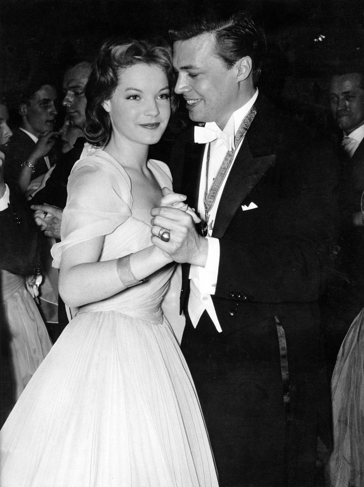 茜茜公主罗密·施奈德真的美吗?看了照片后感叹她简直惊艳了时光