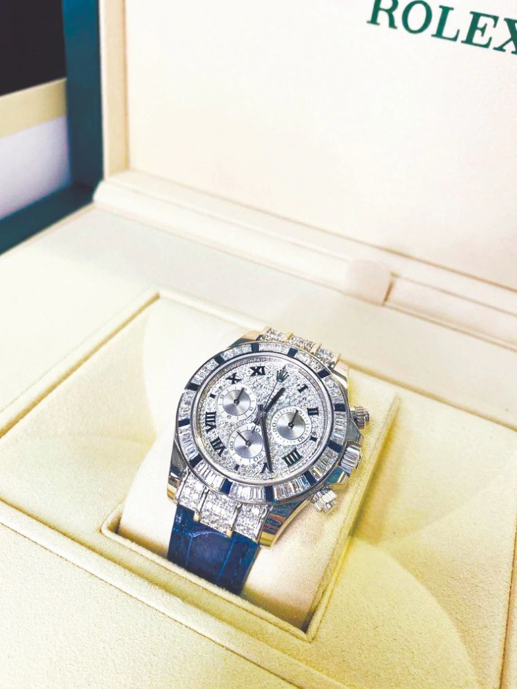 安以轩|安以轩40岁生日众星云集，老公贴心送380万手表，孕肚明显却不肥