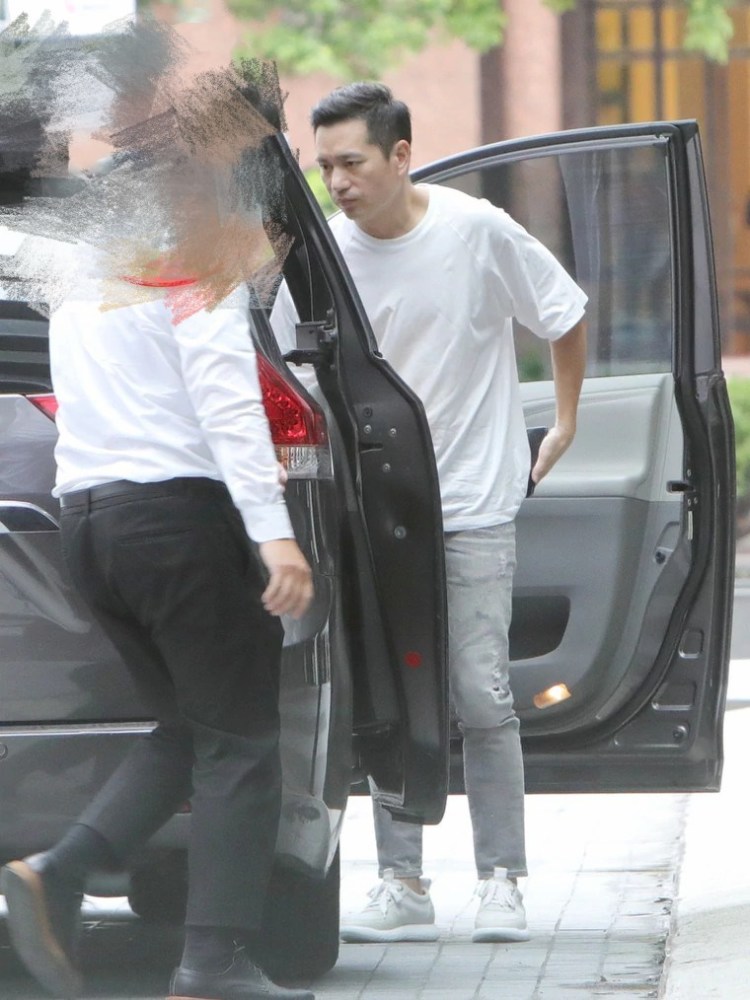 安以轩|安以轩40岁生日众星云集，老公贴心送380万手表，孕肚明显却不肥