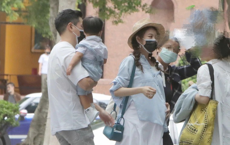 安以轩|安以轩40岁生日众星云集，老公贴心送380万手表，孕肚明显却不肥