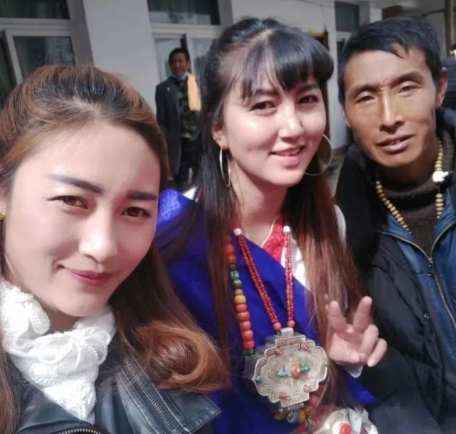左起:卓玛、拉姆和父亲 卓玛