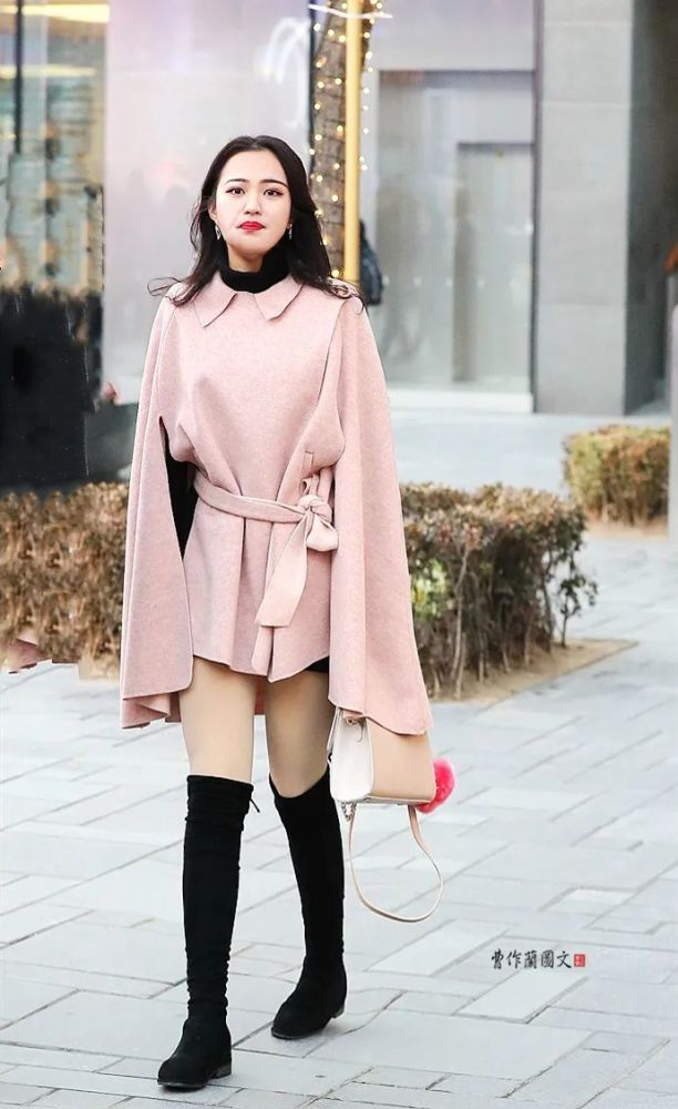 街拍高筒靴美女穿的就是气质