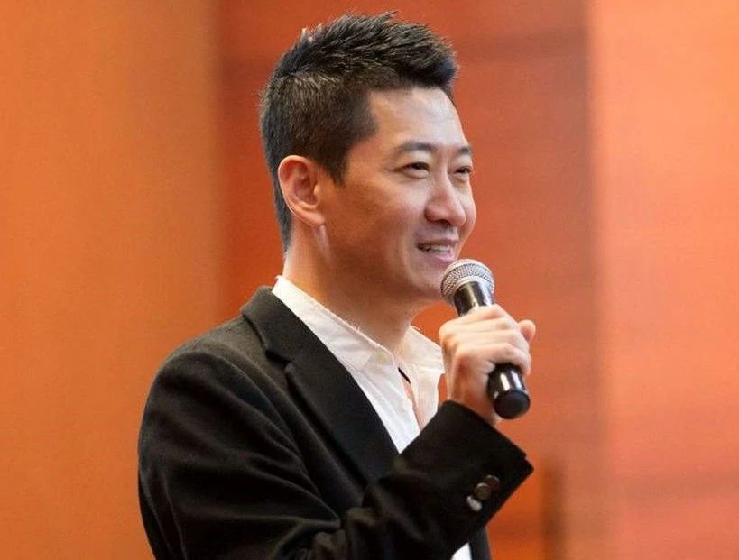 周杰|周杰不在“江湖”心豁达，深夜发文袒露退出娱乐圈原因