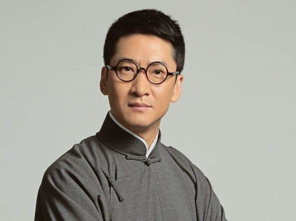 周杰|周杰不在“江湖”心豁达，深夜发文袒露退出娱乐圈原因