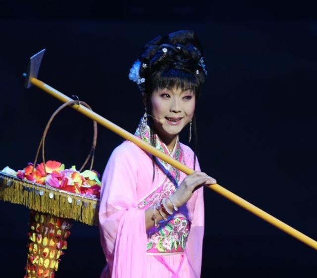 网友怒斥！41岁国家一级演员不雅睡姿遭偷拍，形象全无（组图） - 4