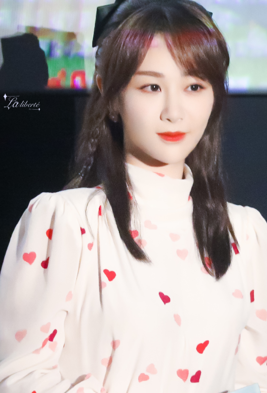 我和我的家乡|杨紫精修图好美，生图爆出差别太大，被吐槽“照骗”