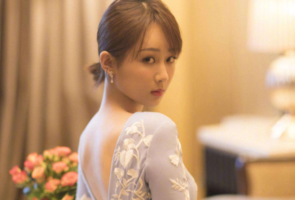 我和我的家乡|杨紫精修图好美，生图爆出差别太大，被吐槽“照骗”