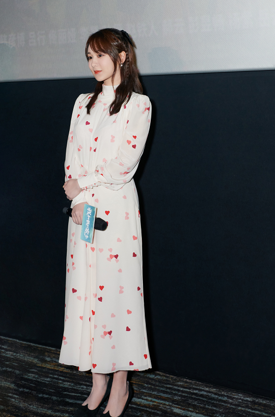 我和我的家乡|杨紫精修图好美，生图爆出差别太大，被吐槽“照骗”