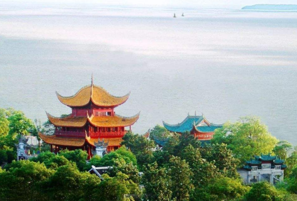 作家|知名作家张一一曾质疑范仲淹，并写下《新岳阳楼记》，水平如何