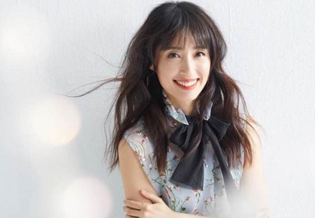 《头文字d》美也这个角色,后来还担任周杰伦歌曲《七里香》的女主角