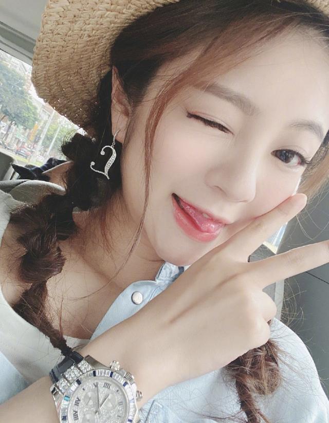 安以轩|40岁安以轩晒照庆生，同时为二胎办迎婴派对，丈夫送380万名表惹人羡