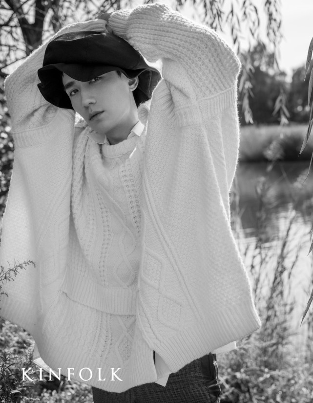 朱一龙登杂志封面报童帽造型温暖闲适