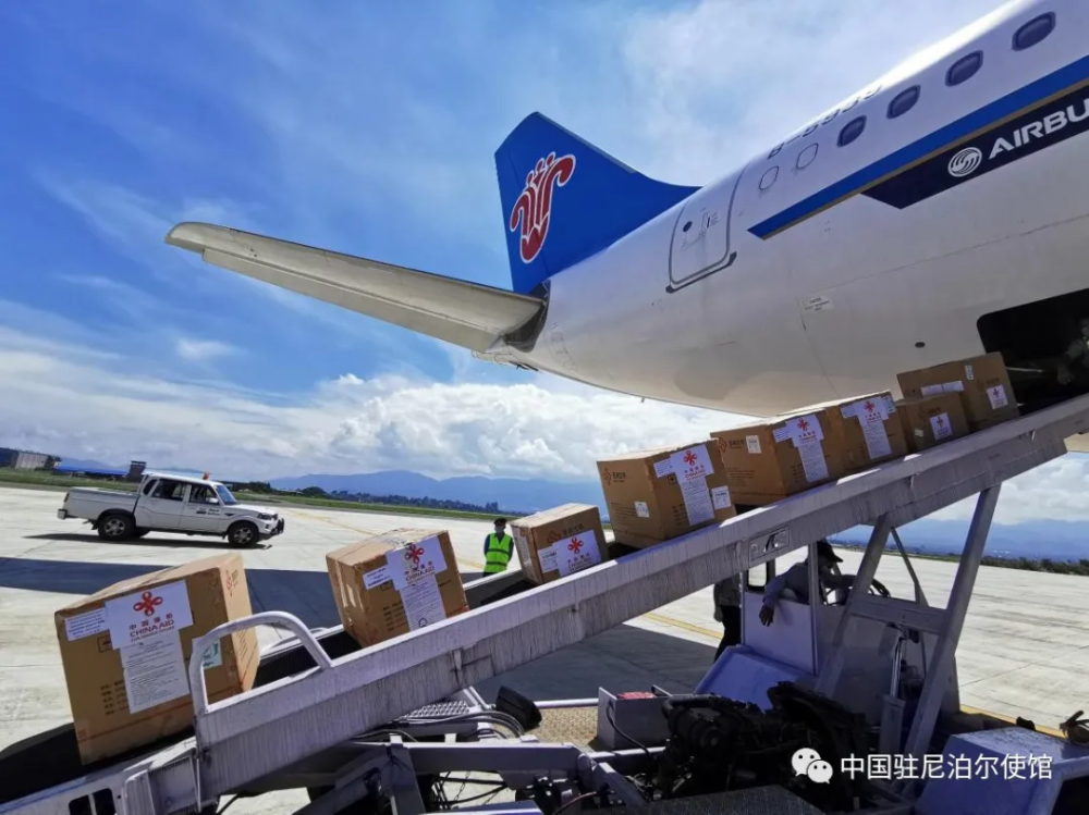 中国政府援助尼泊尔第三批抗疫物资交付尼方