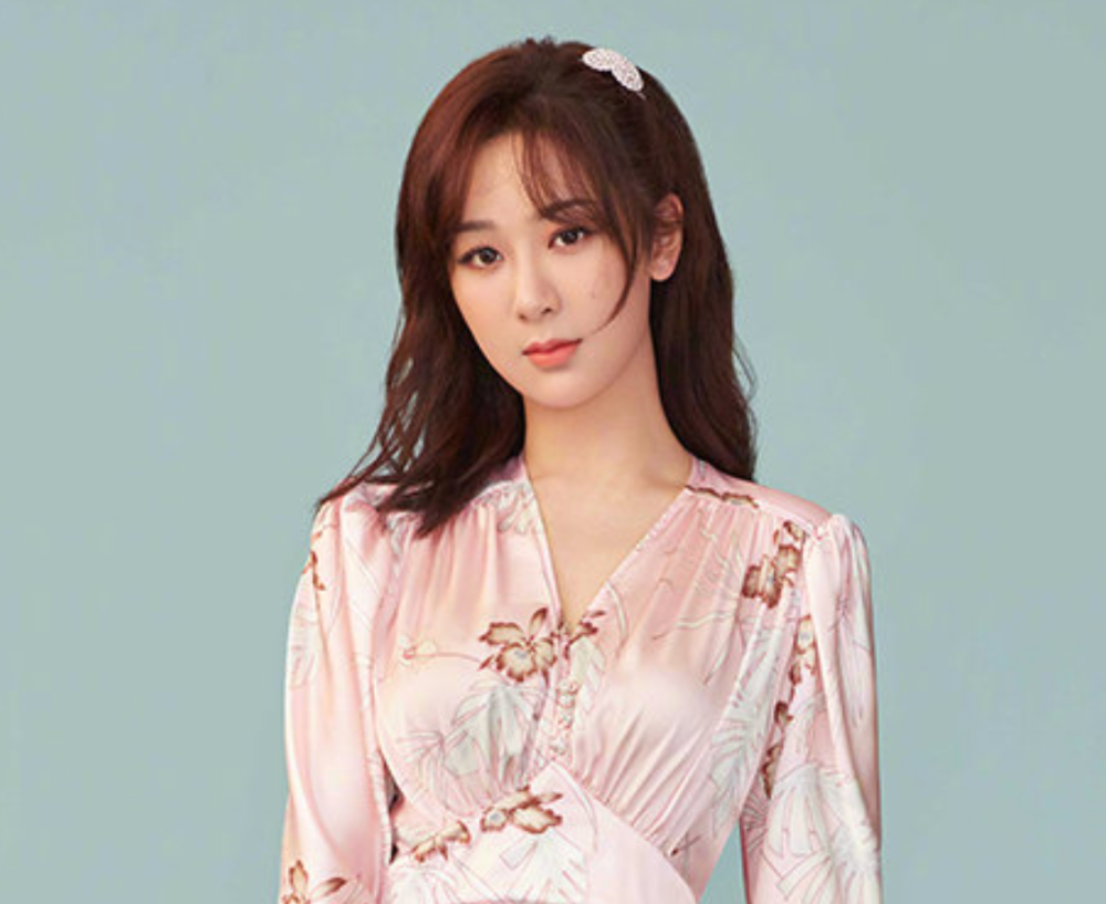 杨紫|邓超成功追星杨紫，但合照中的杨紫确定是她本人吗？