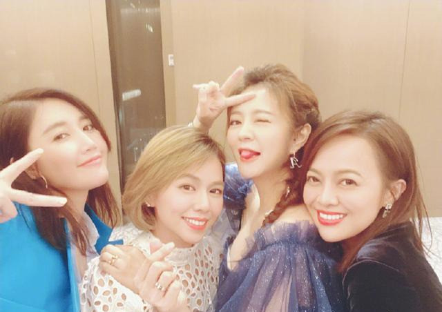 安以轩|40岁安以轩挺孕肚开庆生派对！众星云集似走红毯，向太夫妇都到场