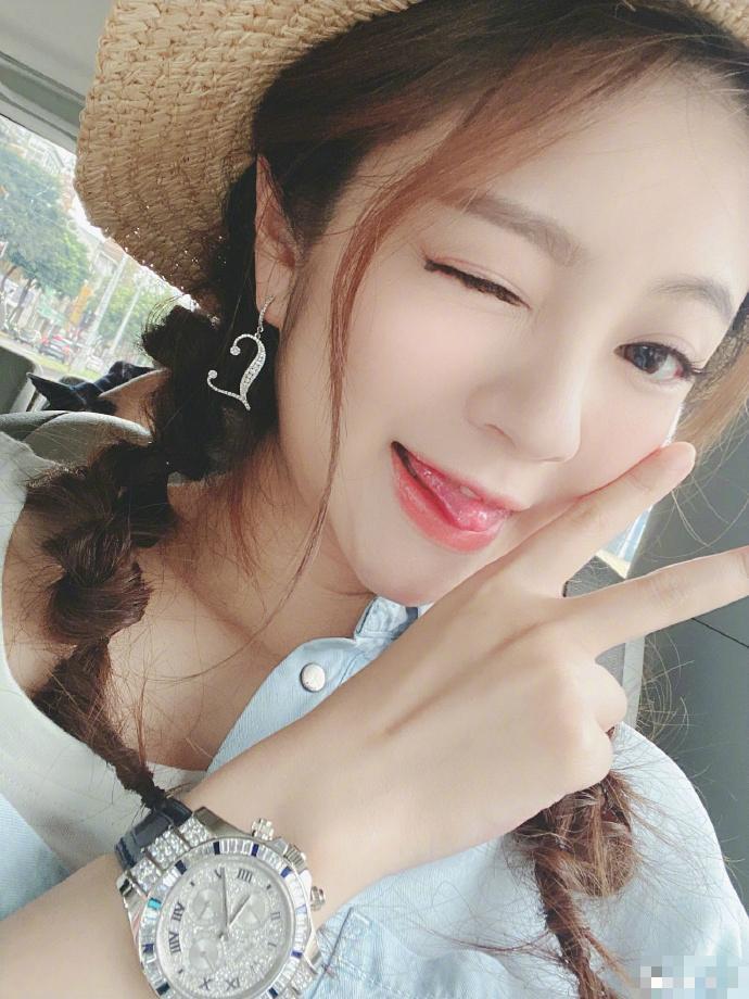 安以轩|40岁安以轩挺孕肚开庆生派对！众星云集似走红毯，向太夫妇都到场