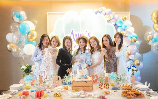 安以轩|40岁安以轩挺孕肚开庆生派对！众星云集似走红毯，向太夫妇都到场