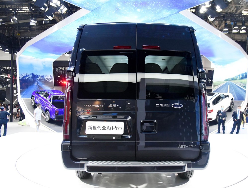 国产mpv空间王来袭22t6at预售16万江铃全顺真霸气