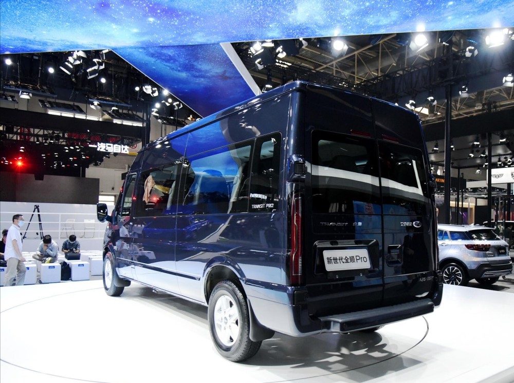 国产mpv空间王来袭22t6at预售16万江铃全顺真霸气