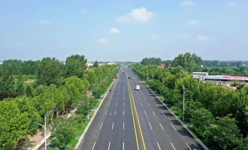 建安区禄马桥至长葛彭花公路段▲分隔护栏安装▲文峰北路与永昌路口