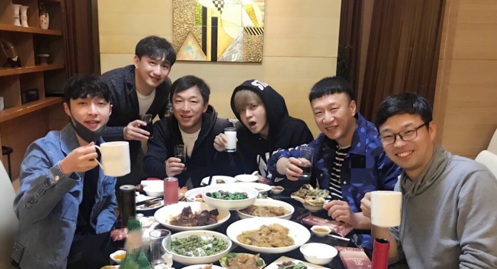 张艺兴|张艺兴给黄渤写感谢信，时隔多年再次回忆《极挑》，堪称神仙友情！