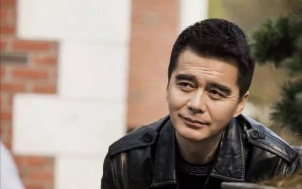 何晴|何晴20岁儿子近照，遗传爸妈全部优点，曾被称为最帅星二代