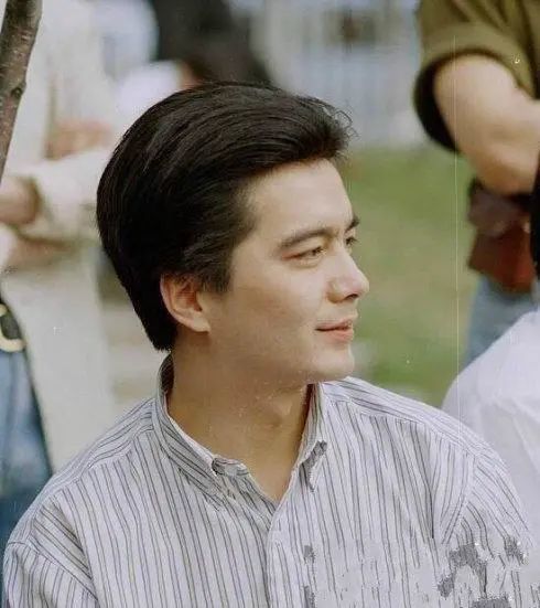 何晴|何晴20岁儿子近照，遗传爸妈全部优点，曾被称为最帅星二代