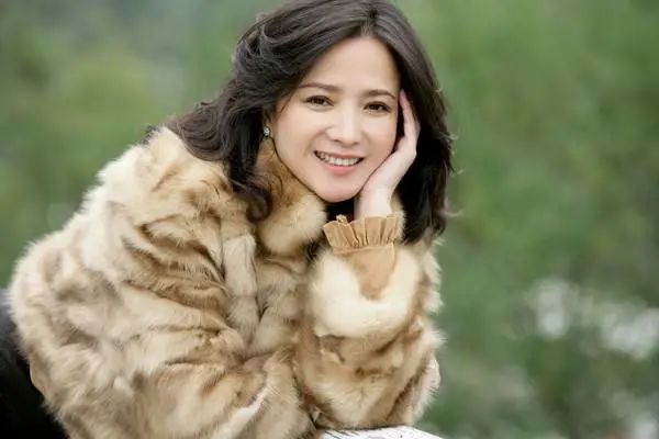 何晴|何晴20岁儿子近照，遗传爸妈全部优点，曾被称为最帅星二代