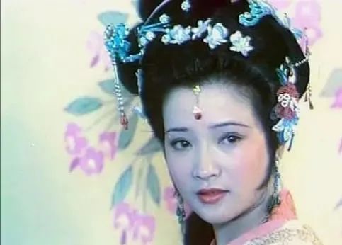 何晴|何晴20岁儿子近照，遗传爸妈全部优点，曾被称为最帅星二代