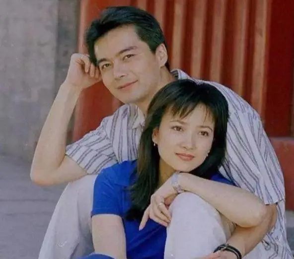 何晴|何晴20岁儿子近照，遗传爸妈全部优点，曾被称为最帅星二代