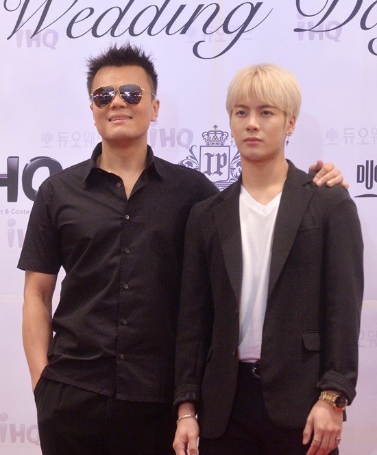 甚至got7成员王嘉尔也是朴振英在其打篮球时发现的珍宝.