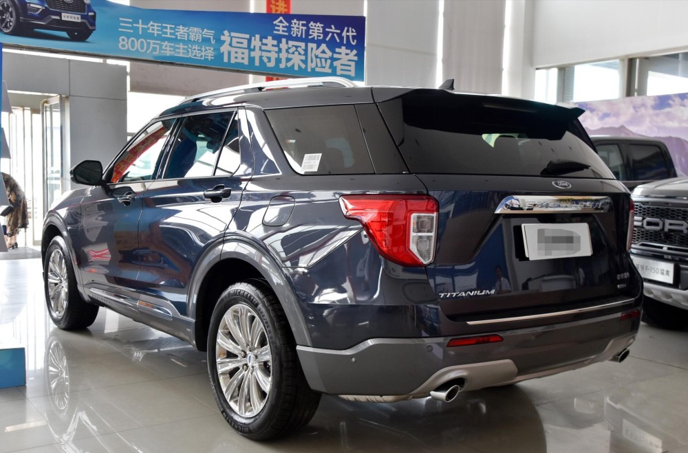 新一代福特探界者实拍!2.3t 10at,空间比汉兰达宽裕,真霸气!