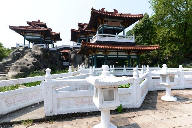 这次去无锡旅游,我选择了去三国城和鼋头渚,其中影视基地分为唐城