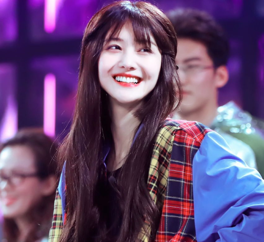 郑爽|郑爽为被丈夫推下悬崖孕妇发声，有人力挺，也有不少人质疑