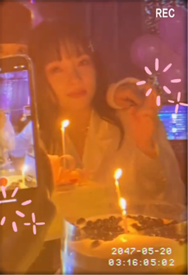 李小璐|李小璐39岁生日，闺蜜为她庆祝，贾乃亮无反应