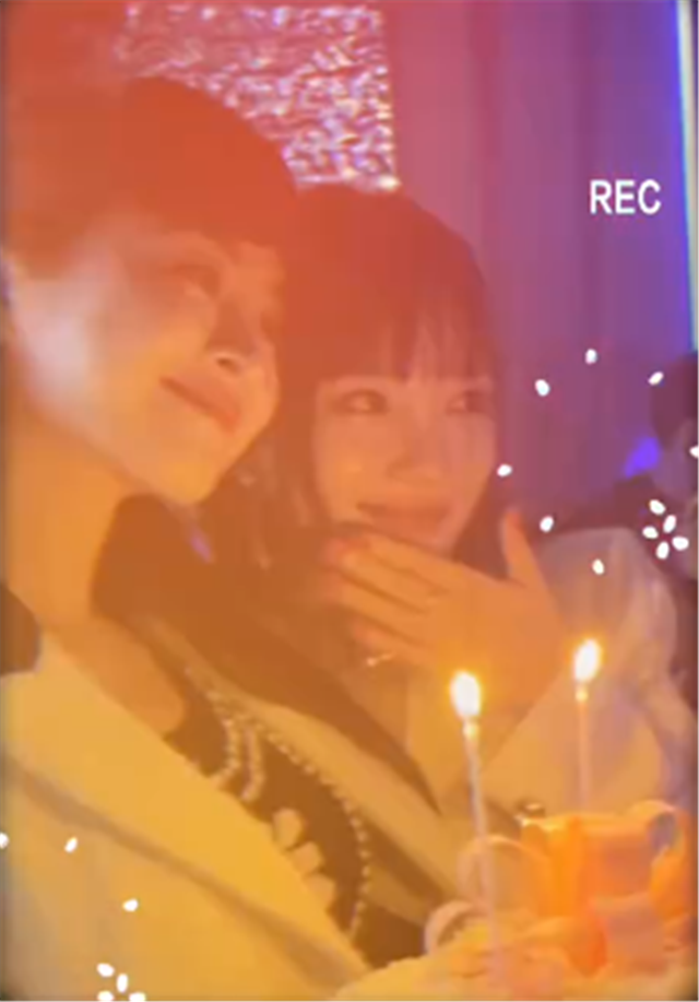 李小璐|李小璐39岁生日，闺蜜为她庆祝，贾乃亮无反应